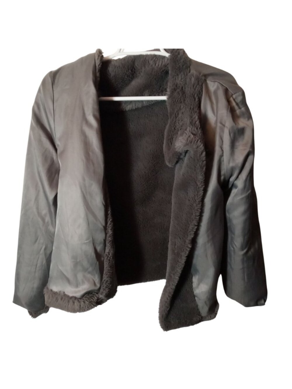 Cotton Emporium Womens Faux Fur Cropped Jacket Gray Size M Hook Plush Fuzzy USA - Picture 10 of 10